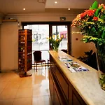 121 Paris Hotel